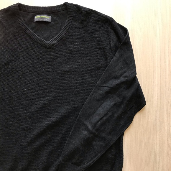 V Neck Detailed Black Pullover Sweater - Picture 3 of 4